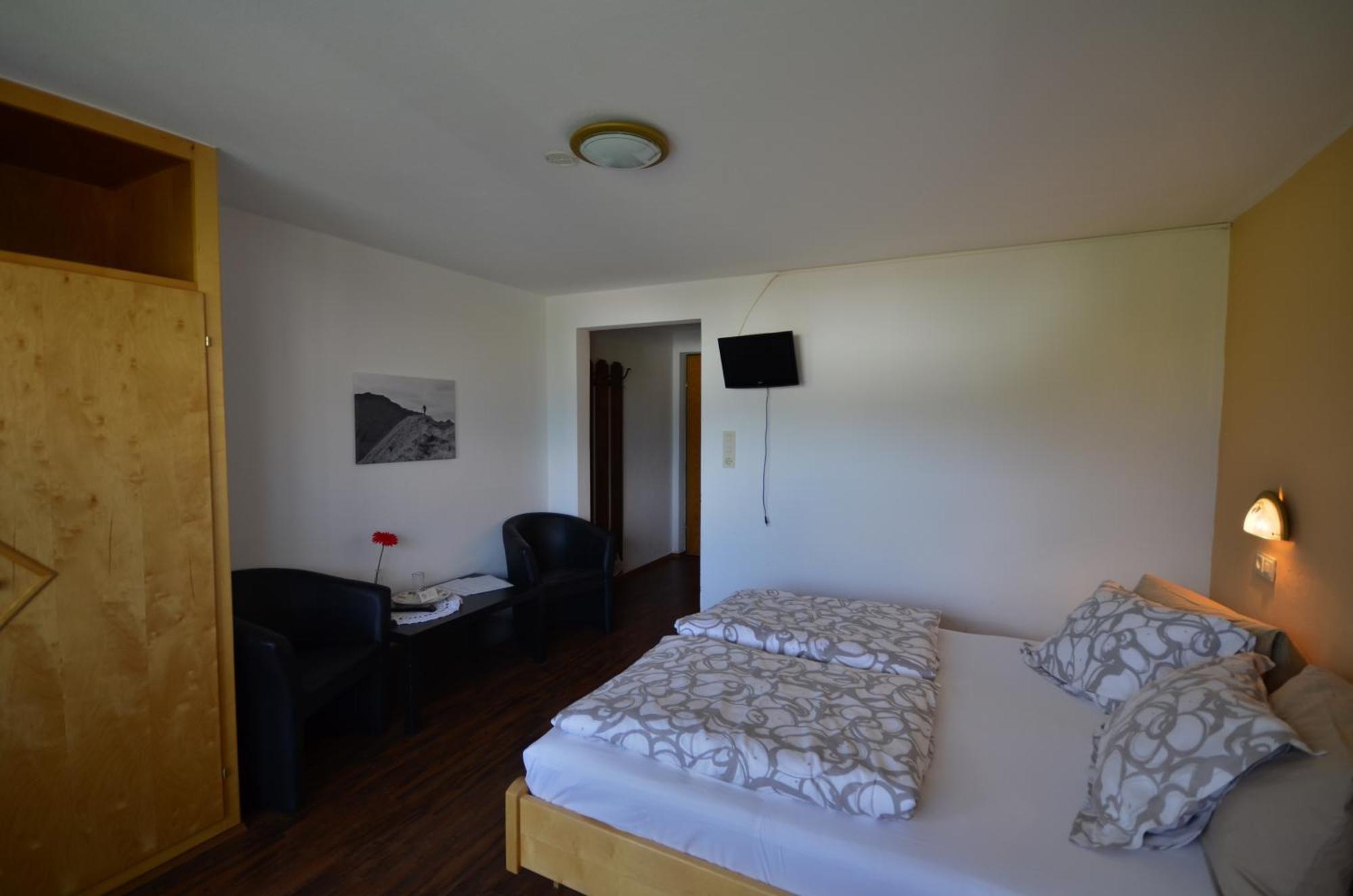 Haus Bergfrieden Hotel Lermoos Quarto foto