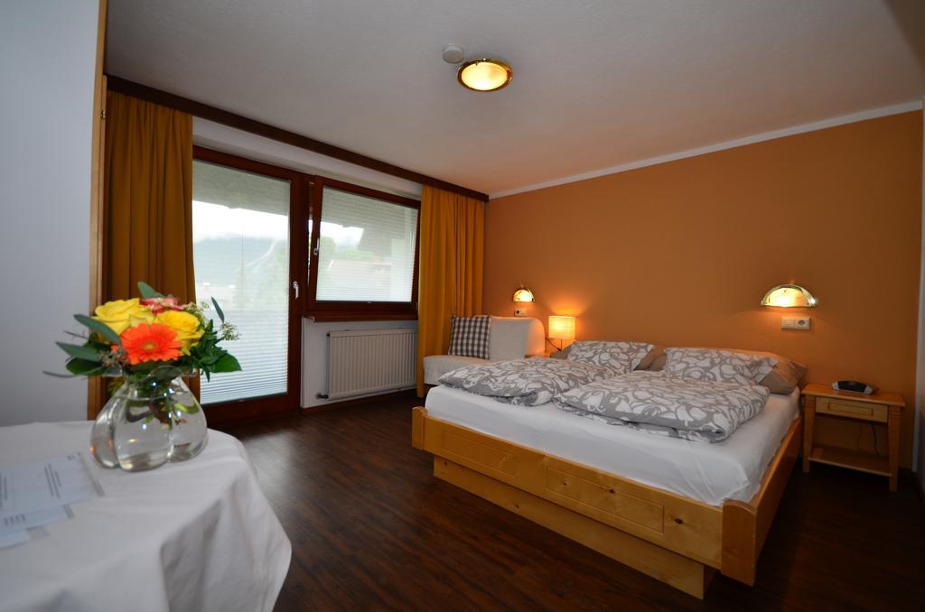 Haus Bergfrieden Hotel Lermoos Quarto foto
